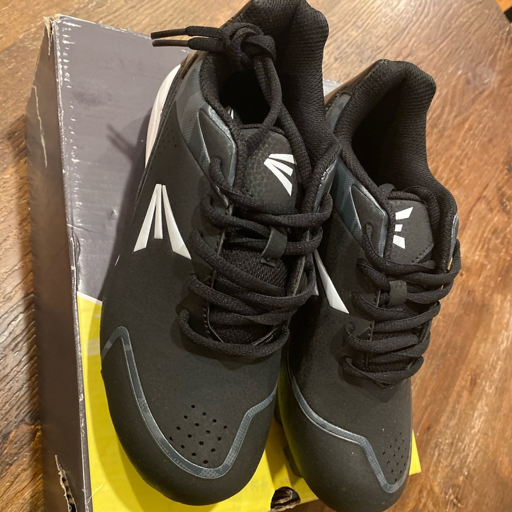 Brand new boys soccer shoes size 4